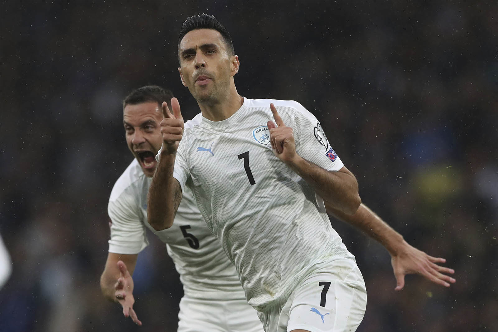 Eran Zahavi celebrates a goal against Scotland in the World Cup qualifiers (Photo: AP Photo/Scott Heppell)