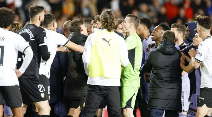 The commotion at the end of the match between Valencia and Real Madrid (La Liga)