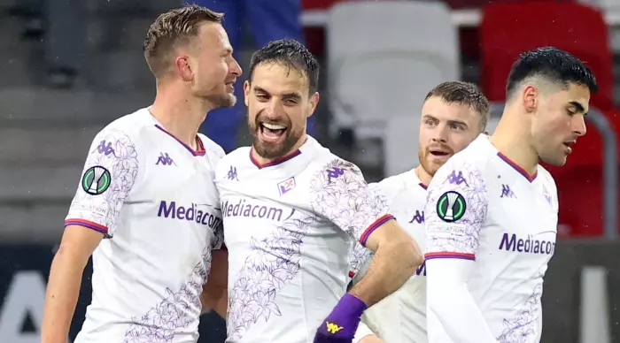 Fiorentina celebrates the fourth (Reuters)