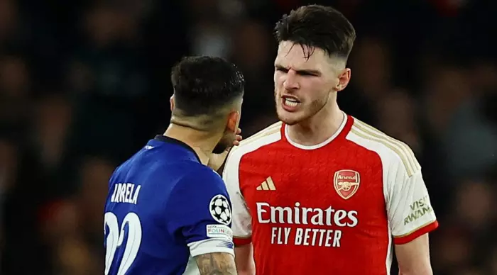 Declan Rice and Alan Varela in a confrontation (Reuters)