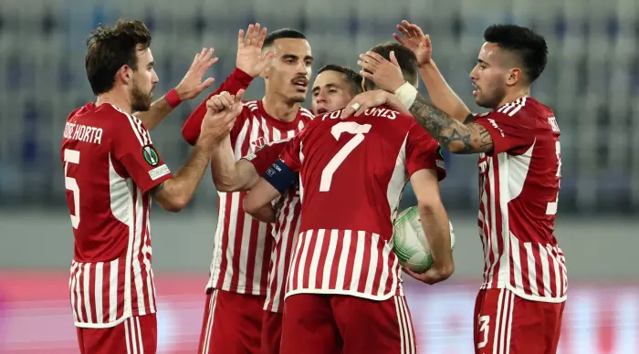 Olympiakos players celebrate (Reuters)