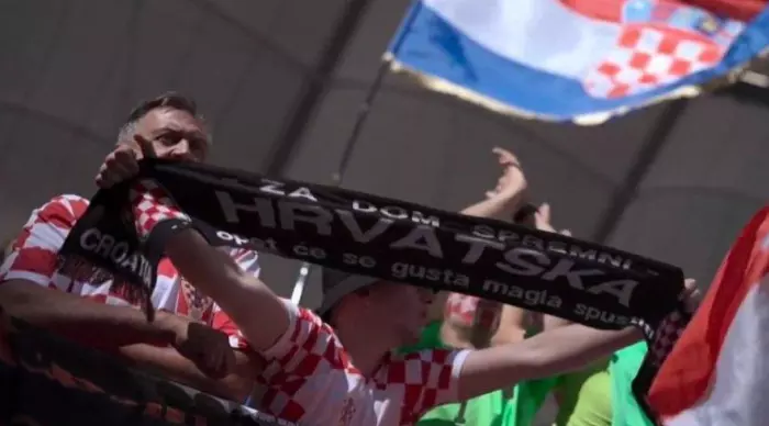 Croatian fan waving a scarf with a Nazi message (screenshot)