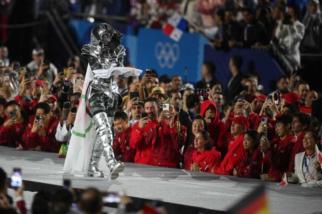 TOPSHOT - The horsewoman walks with the Olympic flag past athletes at the Trocadero during the opening ceremony of the Paris 2024 Olympic Games in Paris on July 26, 2024. (Photo by Oli SCARFF / AFP) (Photo by OLI SCARFF/AFP via Getty Images)