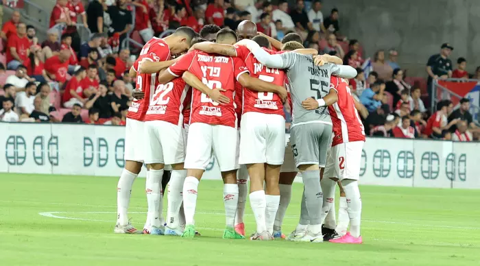 Hapoel Beer Sheva players (Martin Gotdamek)