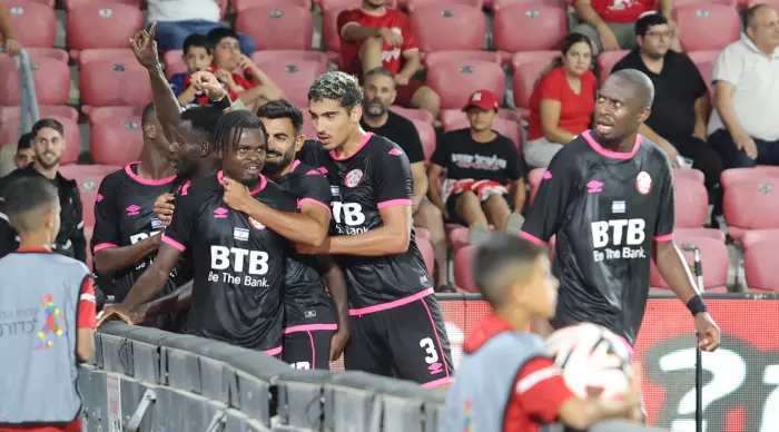 Hapoel Hadera players celebrate (Martin Gotdamek)