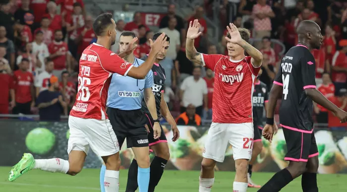 Yoni Stoyanov and Eliel Peretz celebrating (Martin Gotdamek)