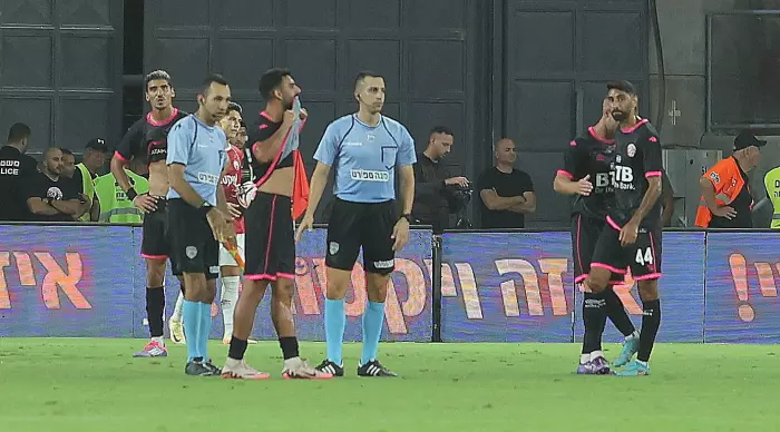 The Hapoel Hadera players are disappointed (Martin Gotdamek)