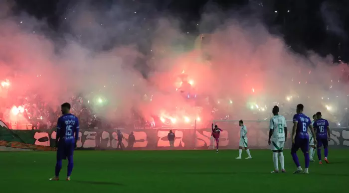 The fireworks in the stands of Maccabi Haifa (Omari Stein)