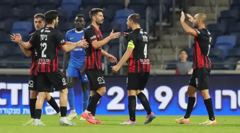 Hapoel Haifa players celebrate with Dor Hogi (Omari Stein)