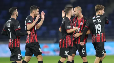 Hapoel Haifa players celebrate (Omari Stein)