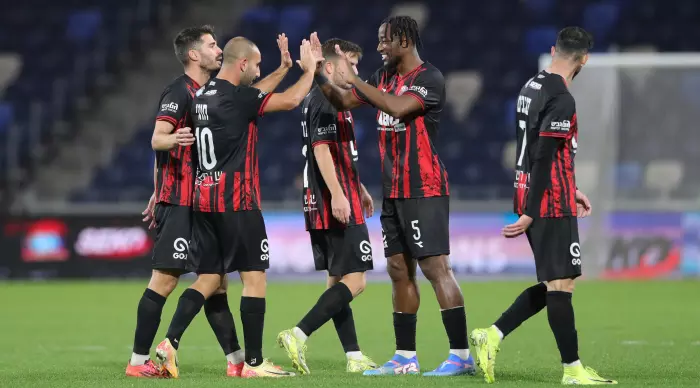 Hapoel Haifa players celebrate (Omari Stein)