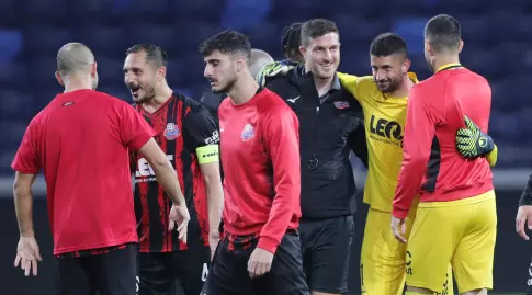 Yoav Grafi and Hapoel Haifa players. His big save (Omari Stein)